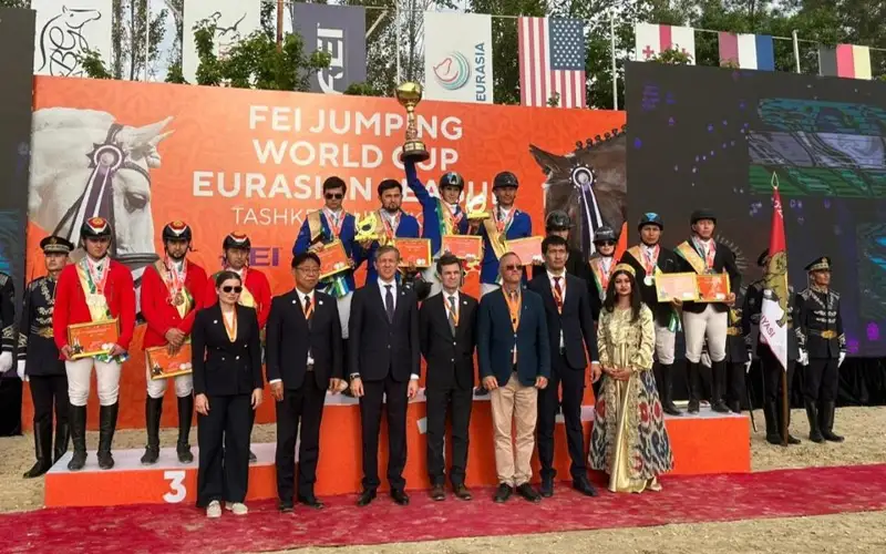 Сборная Казахстана стала серебряным призером на этапе Кубка мира по конкуру