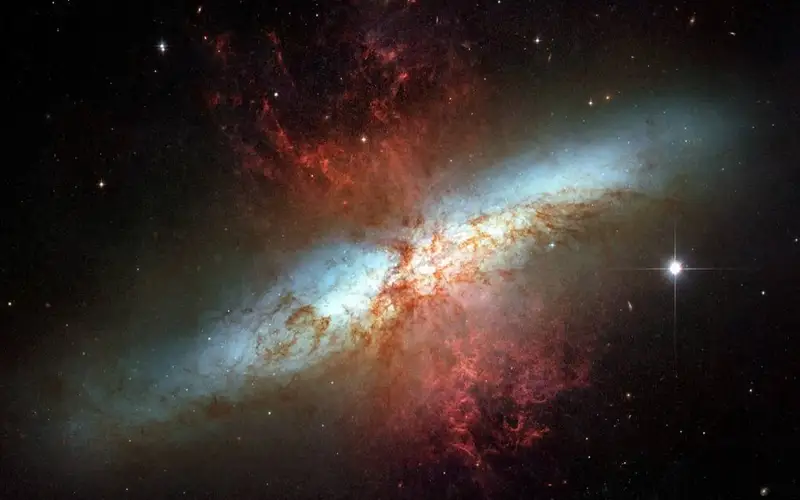 Галактика Сигара (М82)