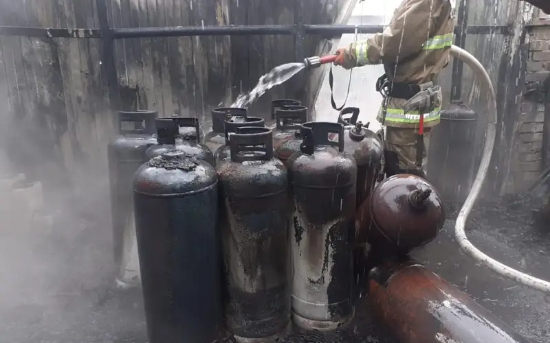 Угрозу взрыва предотвратили пожарные в районе ВОАД в Алматы