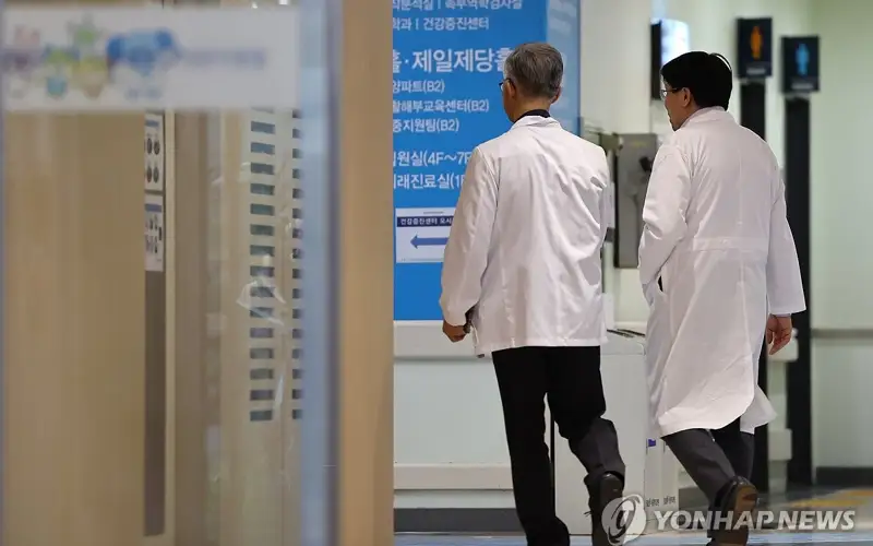 Medical professors to resign this week amid prolonged doctors' walkout in S Korea