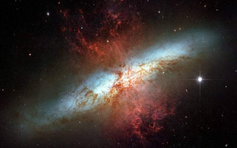 Галактика Сигара (М82)