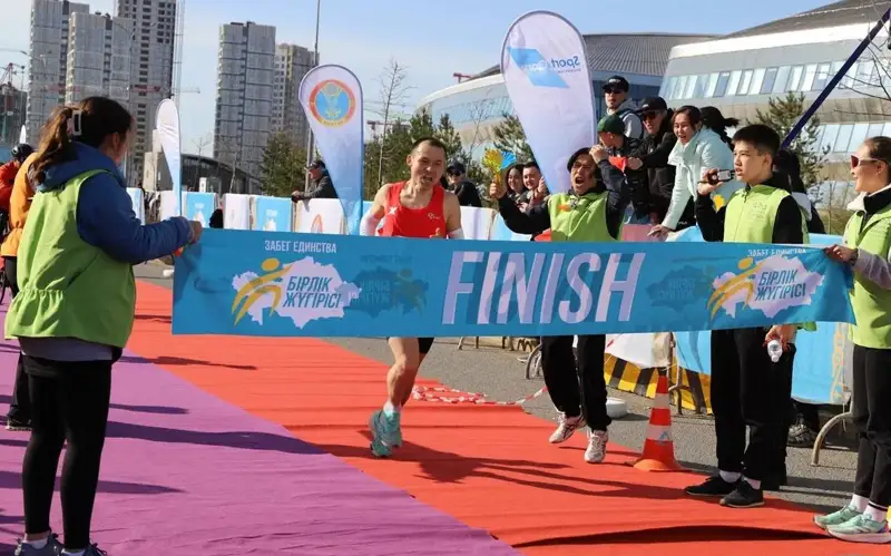 10 тысяч казахстанцев вышли на старт Забега Единства