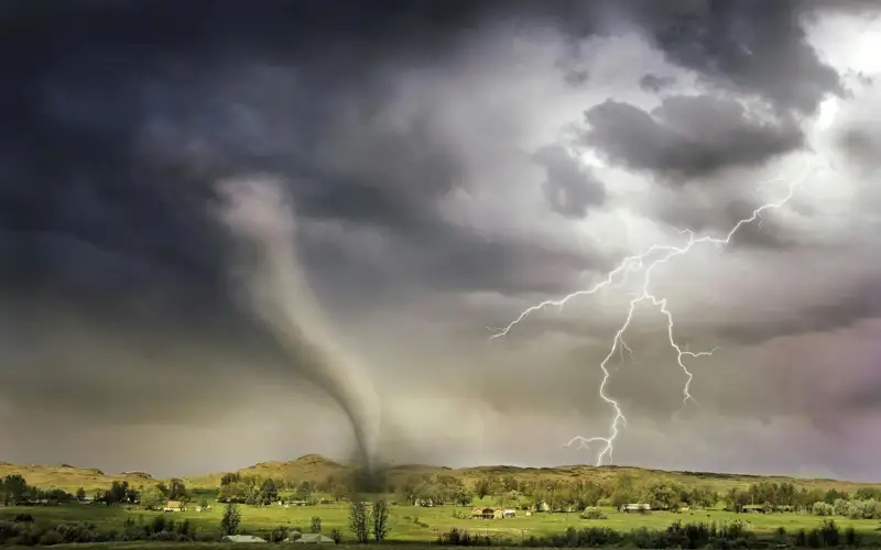 Қытайда торнадо кезінде бес адам қаза тапты