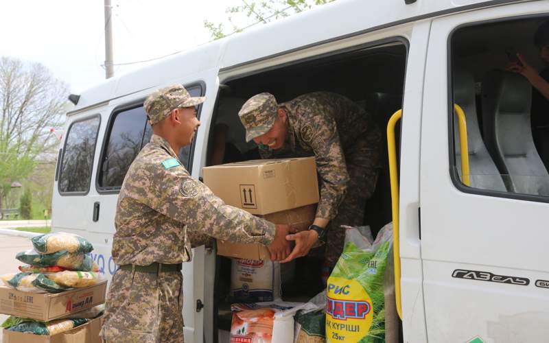 Военные РгК «Юг» отправили гуманитарную помощь пострадавшим от паводков гуманитарная помощь
