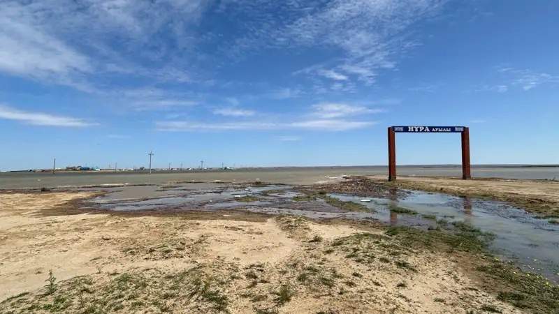 Две недели остается затопленным село Нура в Актюбинской области