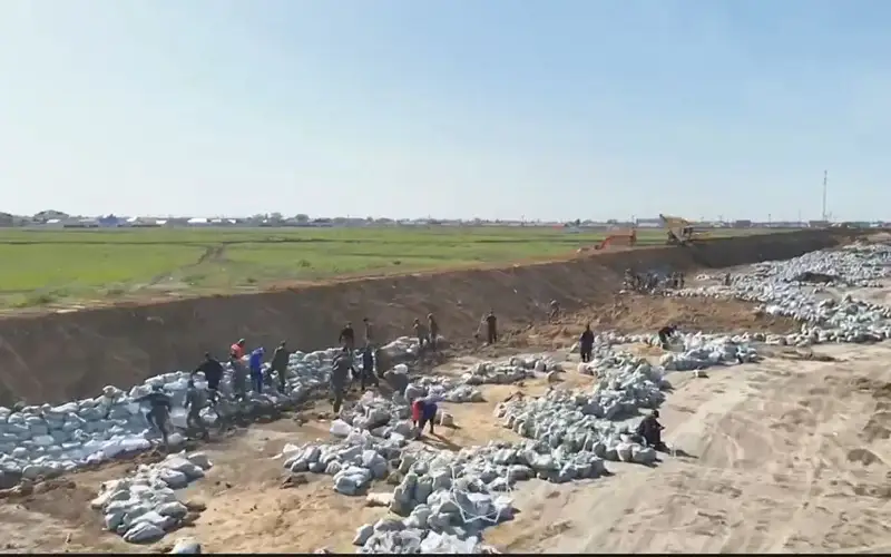 В Атырауской области защитные сооружения возведены вдоль 41-ого населенного пункта