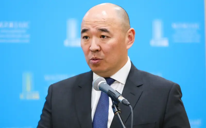 Қанат Шарлапаев 