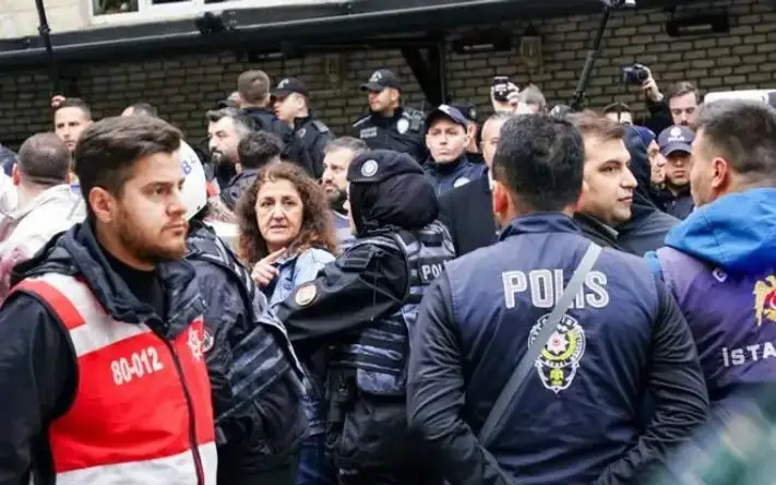 Стамбулдың Таксим алаңындағы шеруде 200-ден астам адам ұсталды