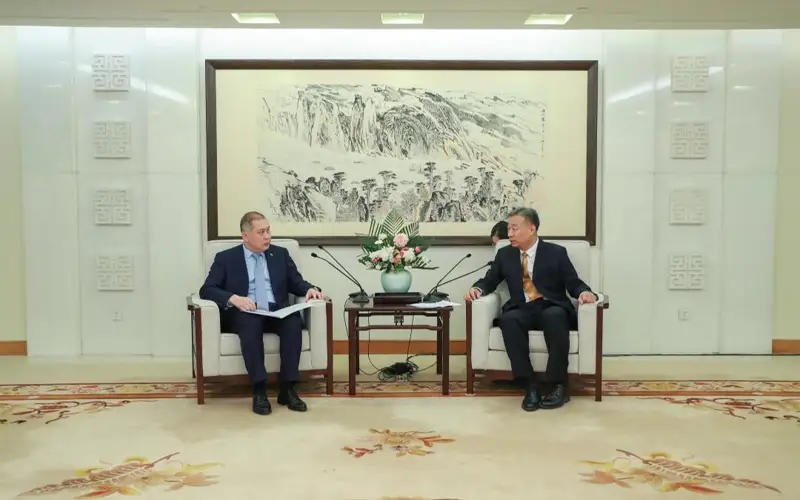 哈国驻华大使会见中国外交部部长助理