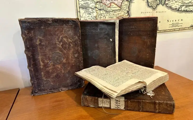 Көне кітаптар