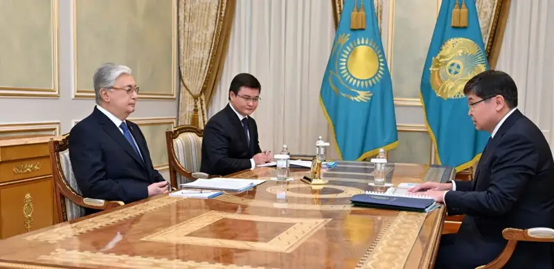 Глава государства принял министра финансов Мади Такиева