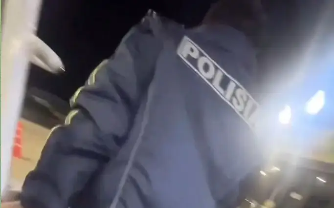 Мужчину наказали за незаконное ношение полицейской формы