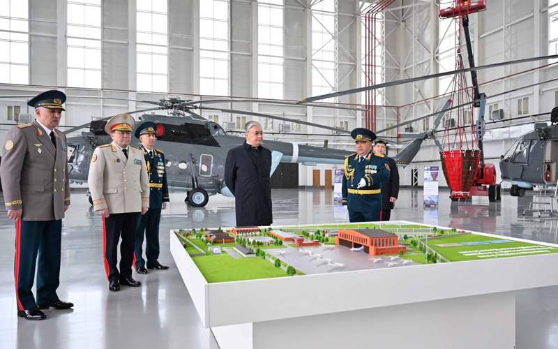 Глава государства осмотрел объекты авиабазы Нацгвардии РК
