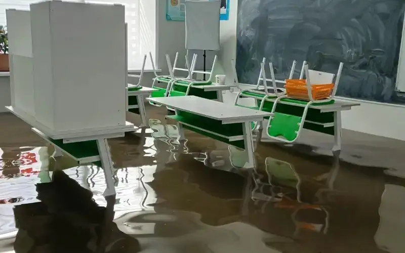 Школа во время паводка
