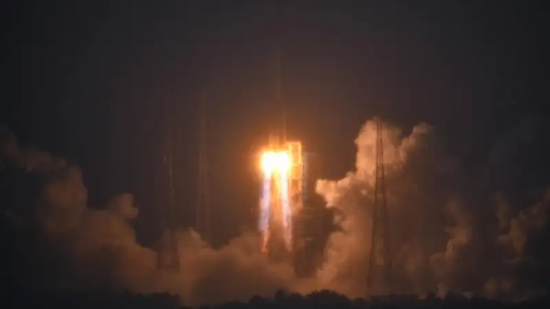 China launches lunar mission