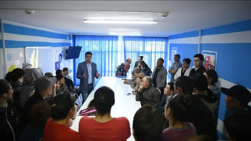 Аким Западно-Казахстанской области Нариман Турегалиев встретился с жителями дачных участков города Уральск