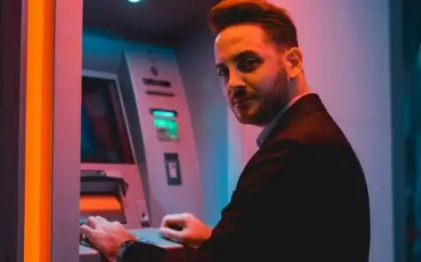 дропперы незаконно обналичивают деньги