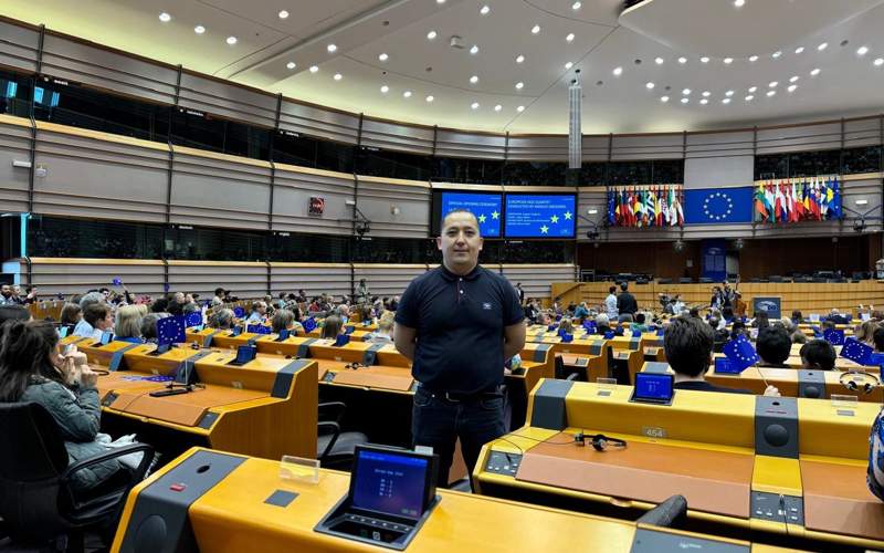 Семья из Казахстана посетила Европарламент в день открытых дверей