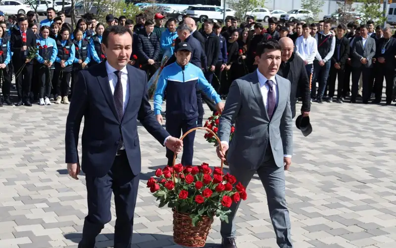 Жақсылық Үшкемпіров