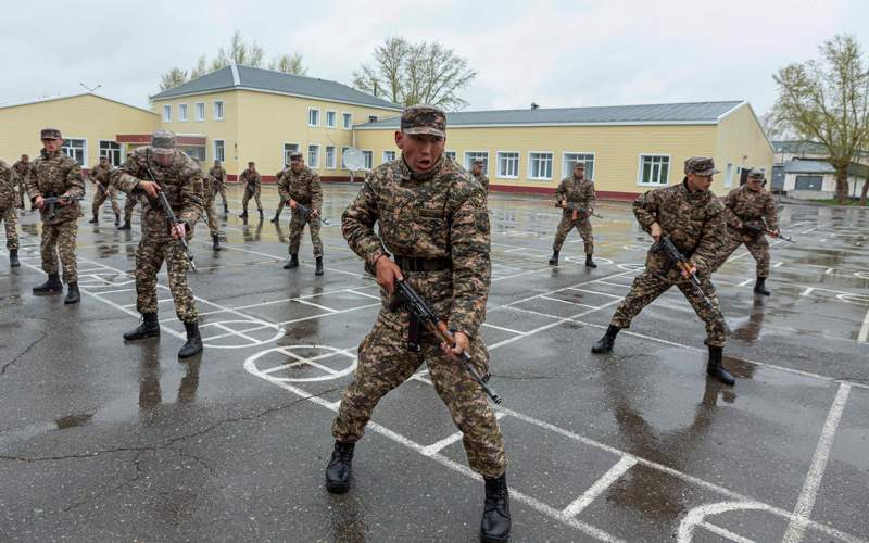 сарбаздар