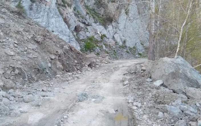 Оползень обрушился на дорогу в Восточно-Казахстанской области Оползень обрушился на дорогу в Восточно-Казахстанской области