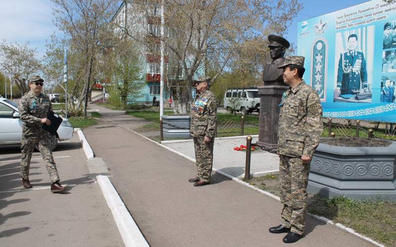 Инженеры космической связи Казахстана почтили память генерала армии Нурмагамбетова