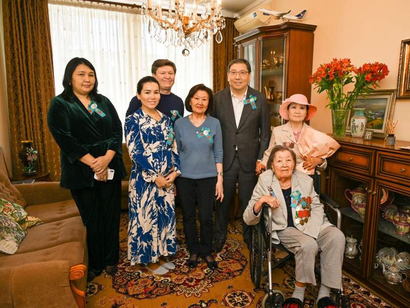 Ерболат Досаев поздравил ветеранов ВОВ с Днем Победы от имени Президента Ерболат Досаев поздравил ветеранов ВОВ с Днем Победы от имени Президента