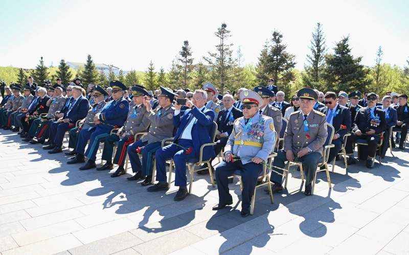 Касым-Жомарт Токаев принял участие в церемонии возложения цветов к монументу «Отан Ана»