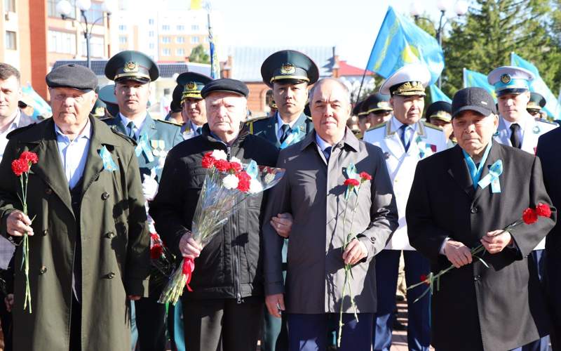 Akım Zapadno-Kazahstanskoı oblastı pozdravıl veteranov s Dnem Pobedy