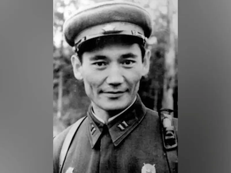 Бауржана Момышулы