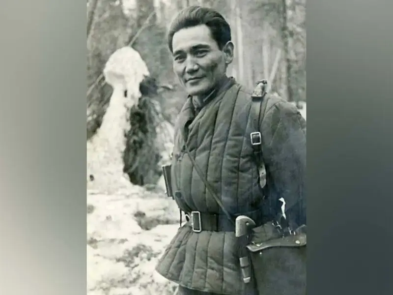 Бауржана Момышулы