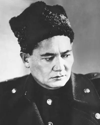 Бауржан Момышулы