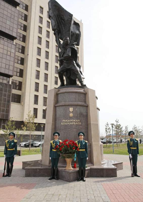 Памятник Рахимжану Кошкарбаеву