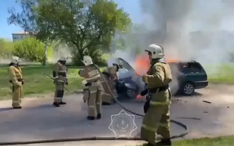 Два автомобиля сгорели за один день в Костанайской области