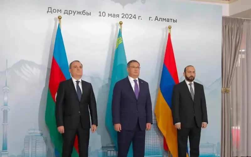 Ministers of foreign affairs of Armenia and Azerbaijan start peace talks in Almaty