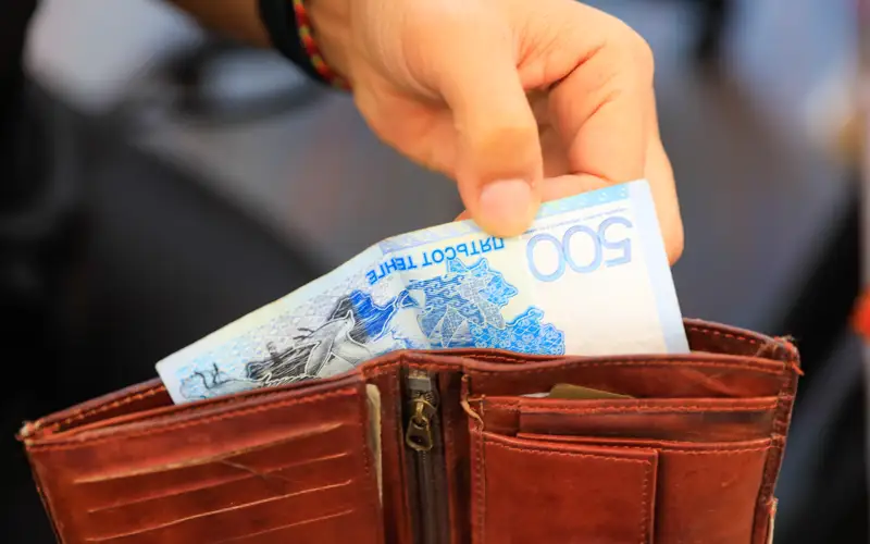 взятка, деньги, тенге