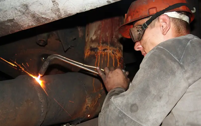 сварщик, авария на теплосетях