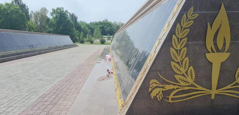 возложения цветов к Вечному огню в Таразе