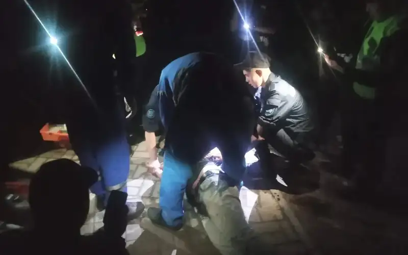 Гвардейцы спасли мужчину на улице в Шымкенте