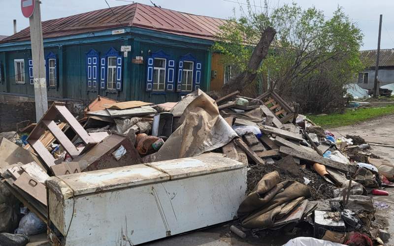 Горы мусора: в Петропавловске устраняют последствия паводка