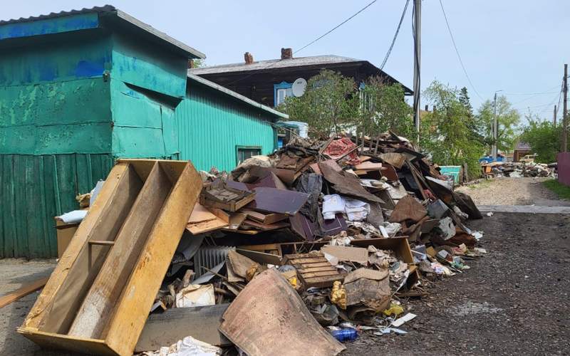Горы мусора: в Петропавловске устраняют последствия паводка