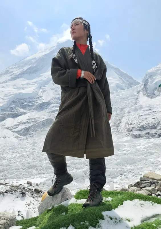 First Kazakh woman conquers Everest First Kazakh woman conquers Everest