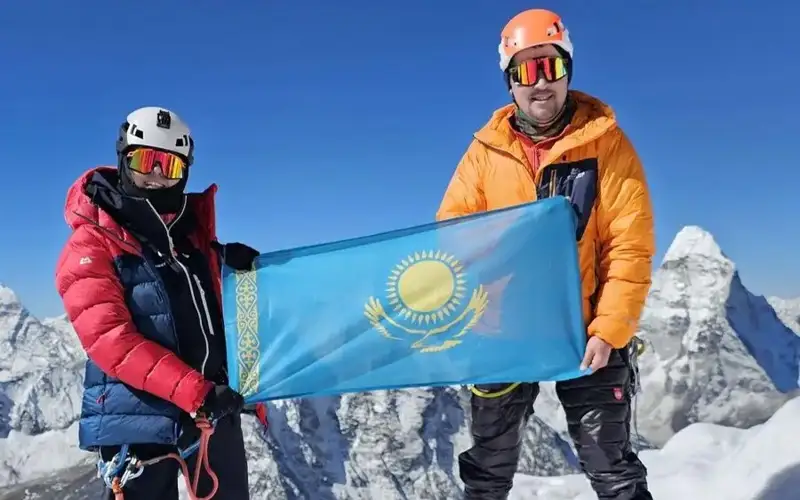 First Kazakh woman conquers Everest