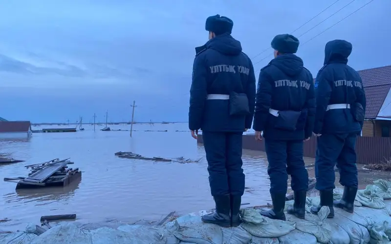 На посту: солдаты Нацгвардии РК продолжают берегоукрепительные работы