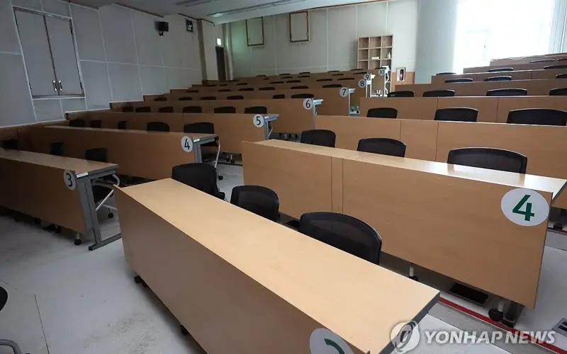 Gov't to discuss postponing official medical license test amid students' class boycott