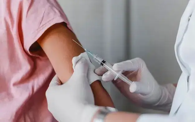 Úkimet balalardy qaýipti aýrýlarǵa qarsy ımmýndaýǵa 5,8 mlrd teńgeden astam qarjy bóldi 