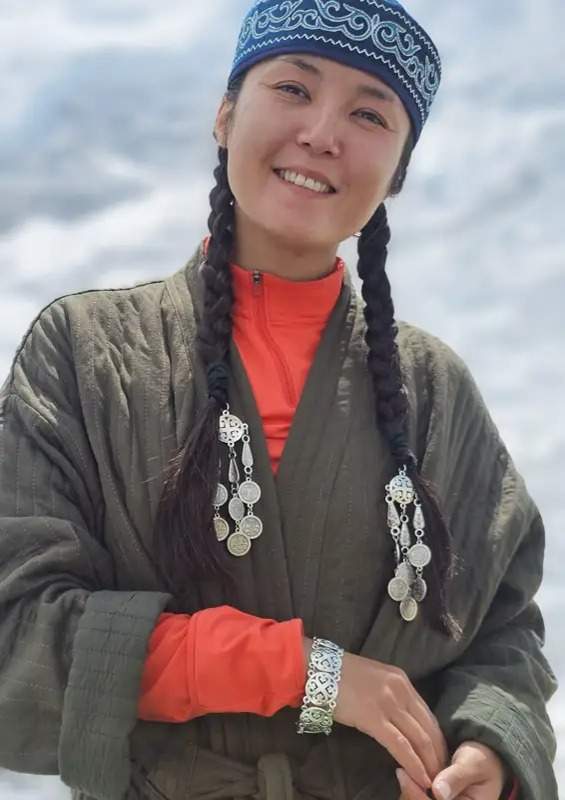 First Kazakh woman conquers Everest First Kazakh woman conquers Everest