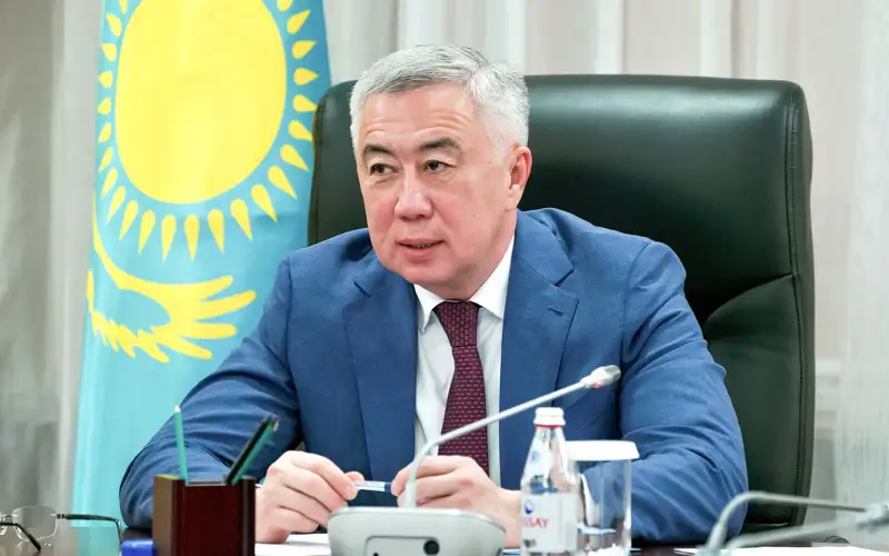 Саранча не должна встать на крыло: Серик Жумангарин поручил активизировать фитосанитарные мероприятия в регионах