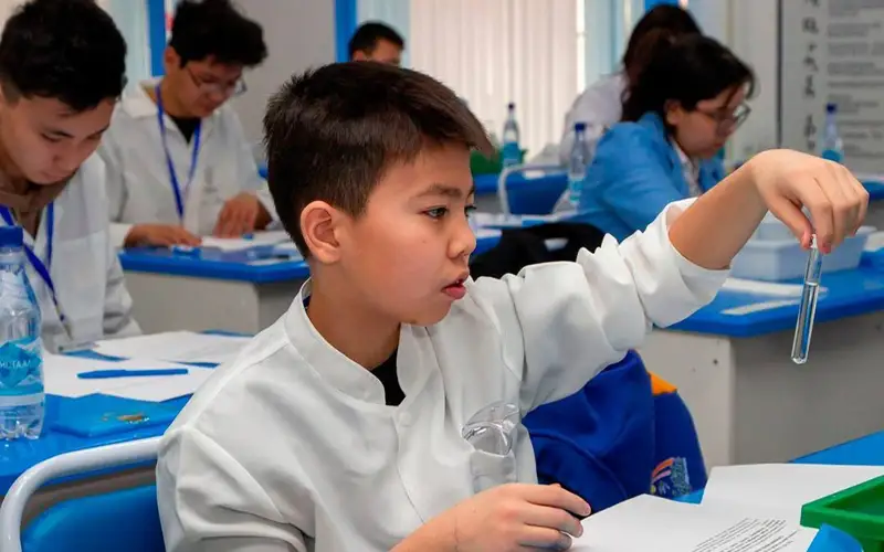 Сильнейшего юного биолога мира определят в столице Казахстана