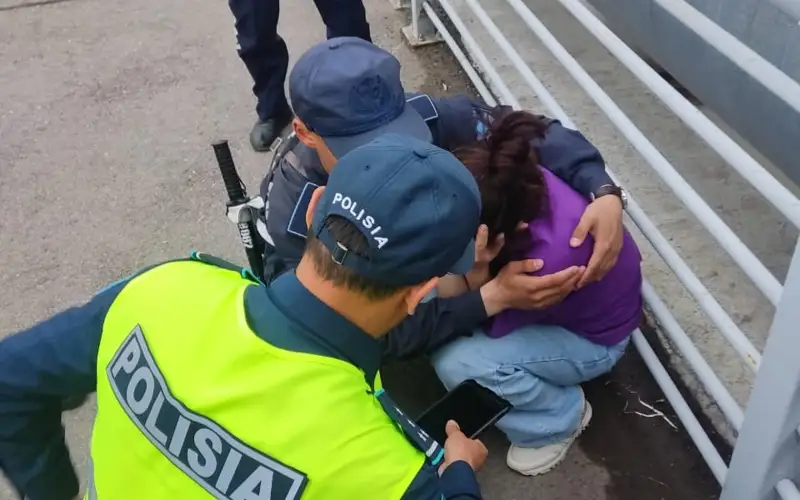 Астанчанка пыталась спрыгнуть с моста по улице Сарайшык